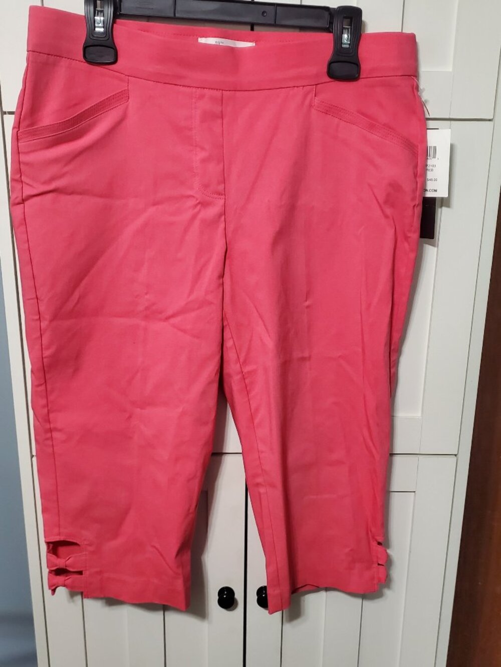 Size Large NWT 89th & Madison Pink Capri Pants